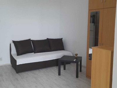 Garsoniera -4 minute metrou Titan 