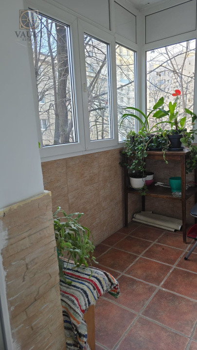 Apartament 3 camere - 5 minute pana la metrou Aparatorii Patriei 