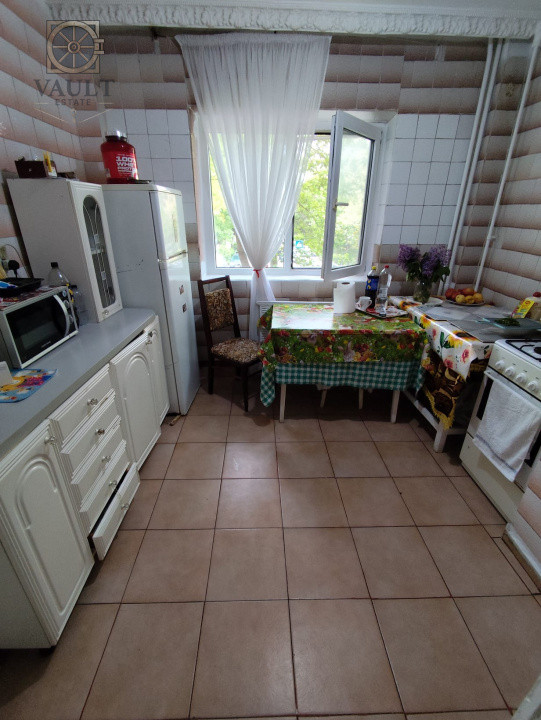 APARTAMENT 2 CAMERE-RAHOVA-MISCA PETRE-SEMIDECOMANDAT-ETAJ 1/8