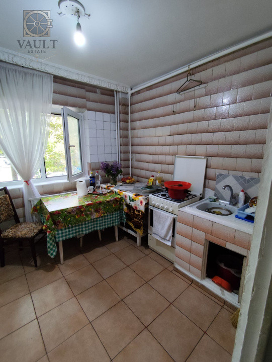 APARTAMENT 2 CAMERE-RAHOVA-MISCA PETRE-SEMIDECOMANDAT-ETAJ 1/8