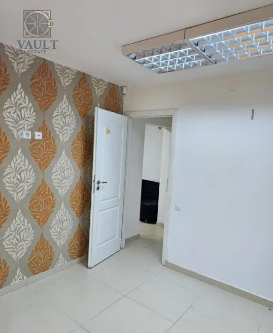 Apartament 4 camere - CENTRALA PROPRIE - zona APARATORII PATRIEI 