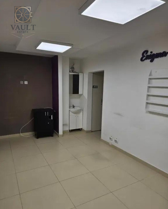 Apartament 4 camere - CENTRALA PROPRIE - zona APARATORII PATRIEI 