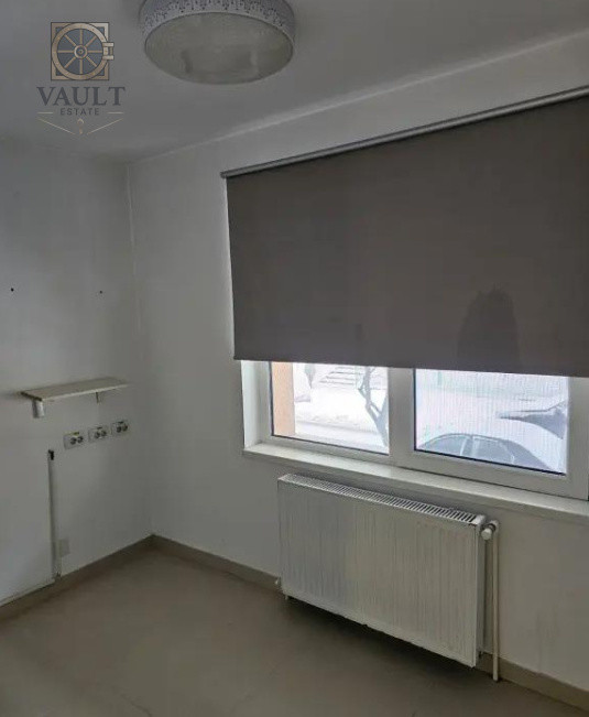 Apartament 4 camere - CENTRALA PROPRIE - zona APARATORII PATRIEI 