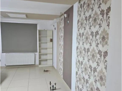 Apartament 4 camere - CENTRALA PROPRIE - zona APARATORII PATRIEI 