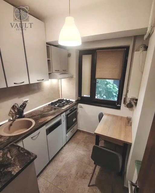 Apartament 3 camere decomandat - Mihai Bravu