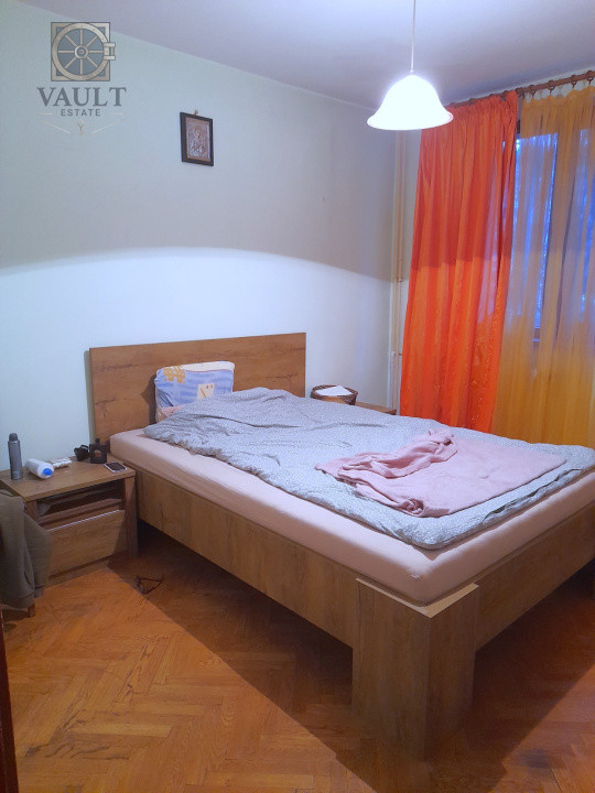 Apartament 4 camere  -Garaj de 17 ,25 mp-  5 minute metrou Romancierilor