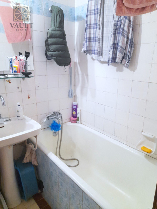 Apartament 4 camere  -Garaj de 17 ,25 mp-  5 minute metrou Romancierilor