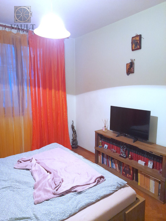 Apartament 4 camere  -Garaj de 17 ,25 mp-  5 minute metrou Romancierilor