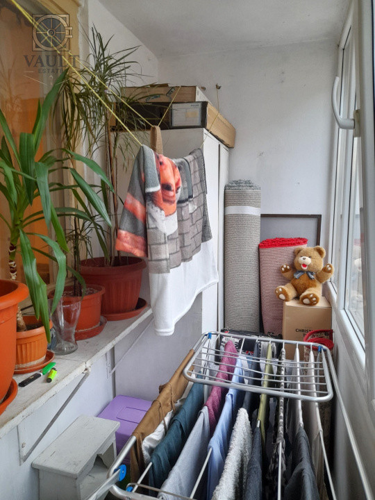 Apartament 4 camere  -Garaj de 17 ,25 mp-  5 minute metrou Romancierilor