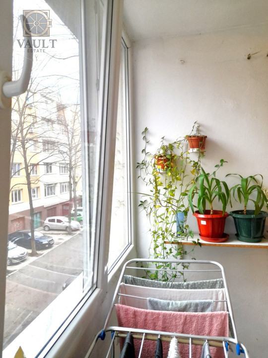 Apartament 4 camere  -Garaj de 17 ,25 mp-  5 minute metrou Romancierilor