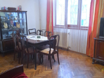 Apartament 4 camere  -Garaj de 17 ,25 mp-  5 minute metrou Romancierilor