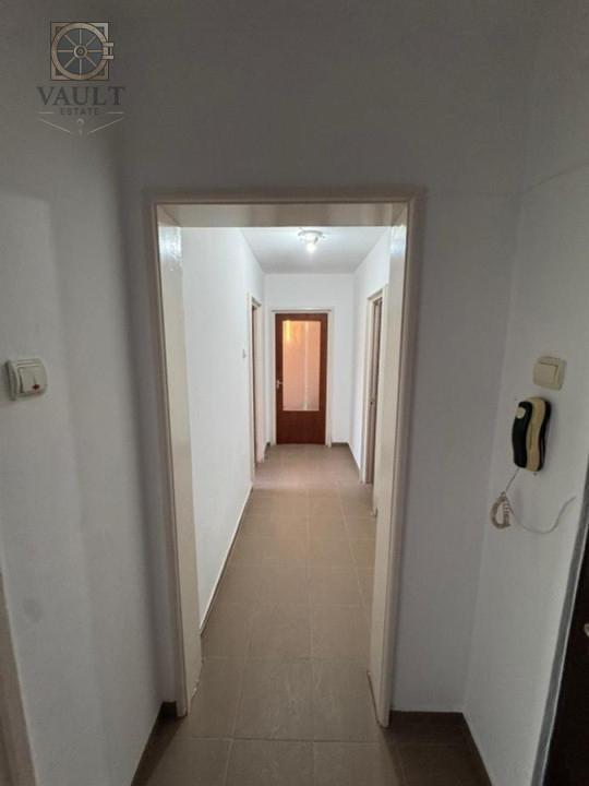 Apartament 2 camere-DECOMANDAT -RENOVAT-4 minute de Metrou 1 DECEMBRIE