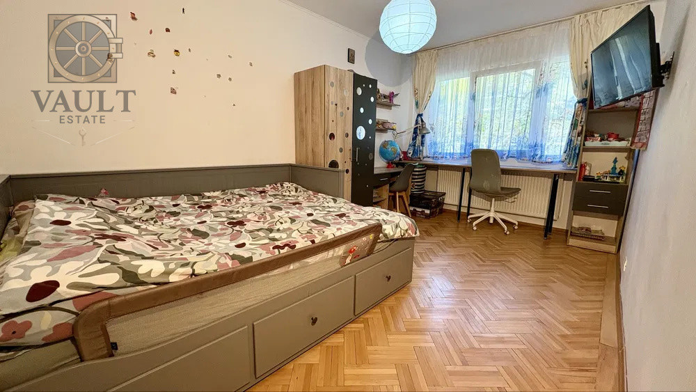 Apartament 3 camere - CENTRALA PROPRIE - zona ALEXANDRU OBREGIA 
