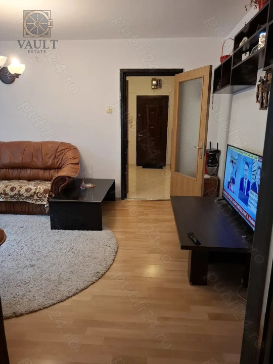Apartament 3 camere - PARTER INALT - zona RESITA 