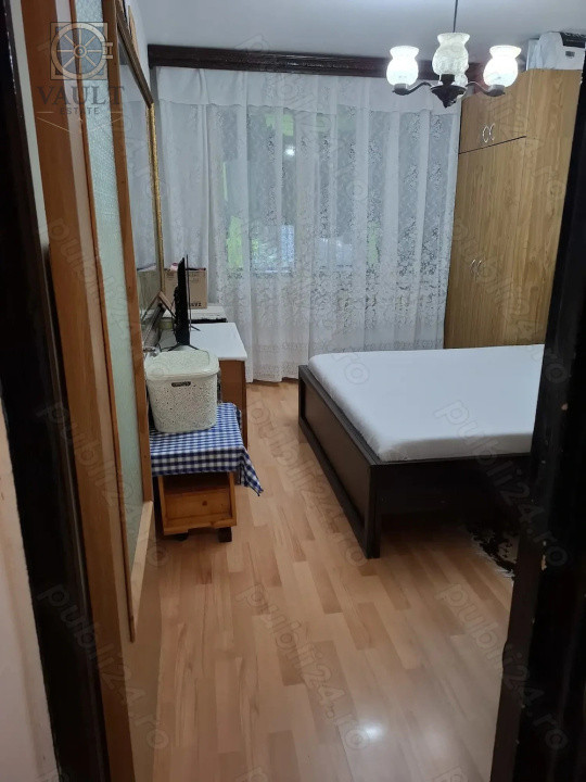 Apartament 3 camere - PARTER INALT - zona RESITA 