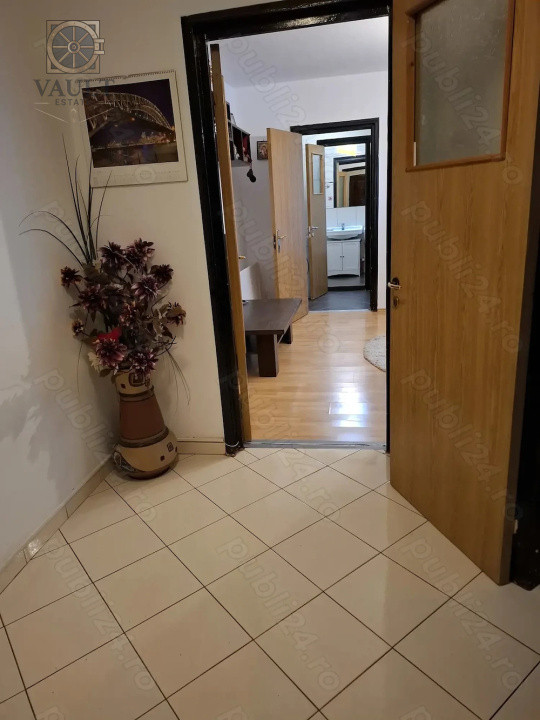 Apartament 3 camere - PARTER INALT - zona RESITA 