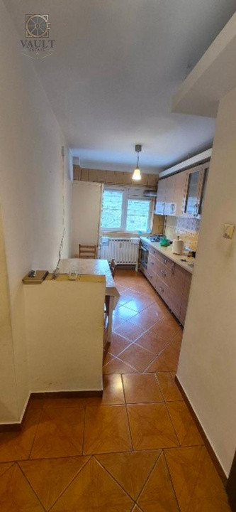 Apartament 3 camere - bloc 1984 - Titan