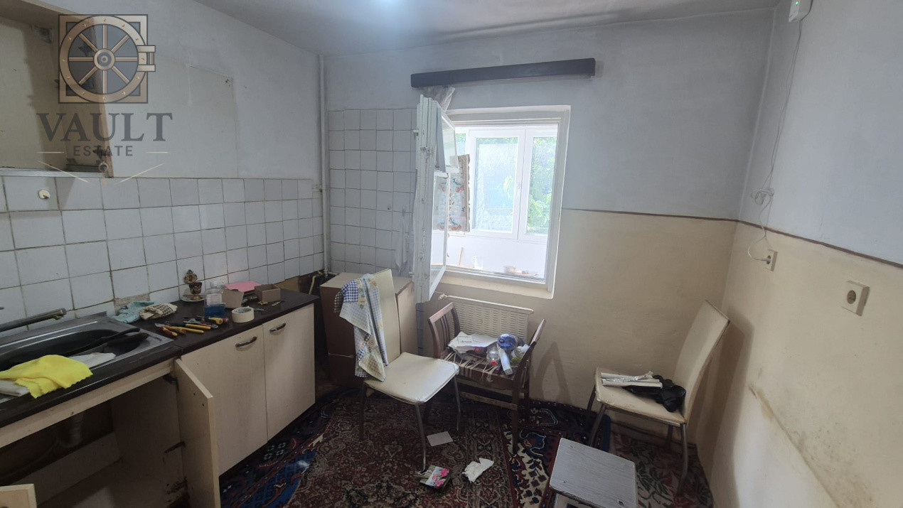 3 Camere 2 bai - Decomandat - De renovat - Maior Bacila - Colentina 