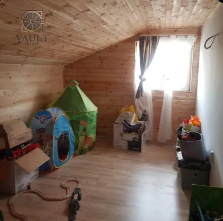 Casă din lemn de stejar, teren 700 mp – Bod, la 18 km de Brasov