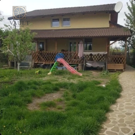 Casă din lemn de stejar, teren 700 mp – Bod, la 18 km de Brasov