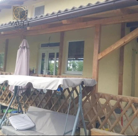 Casă din lemn de stejar, teren 700 mp – Bod, la 18 km de Brasov