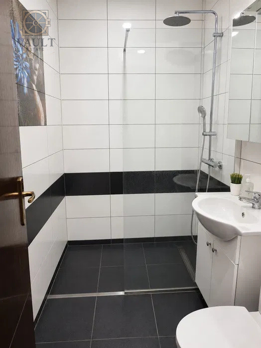 Apartament 5 camere -112 mp -12 minute metrou  1 Decembrie