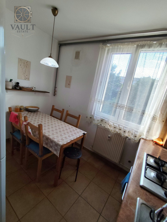 APARTAMENT 4 CAMERE-DECOMANDAT-2 BAI-ETAJ 4/4-BLOC REABILITAT-RAHOVA 
