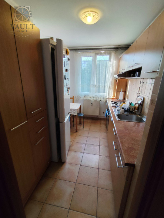 APARTAMENT 4 CAMERE-DECOMANDAT-2 BAI-ETAJ 4/4-BLOC REABILITAT-RAHOVA 