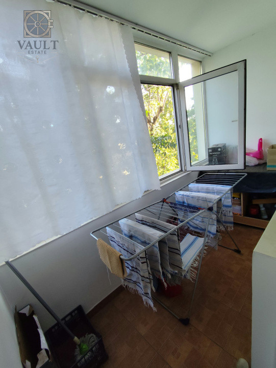 APARTAMENT 4 CAMERE-DECOMANDAT-2 BAI-ETAJ 4/4-BLOC REABILITAT-RAHOVA 
