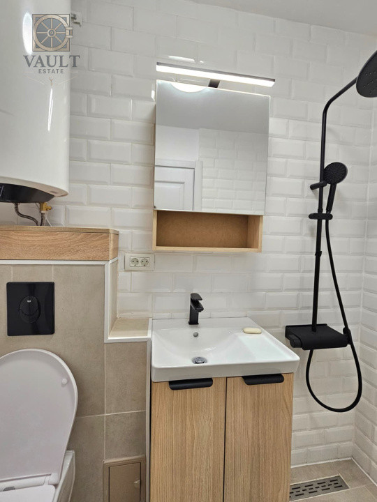 Apartament 2 camere - RENOVAT INTEGRAL - zona APARATORII PATRIEI 