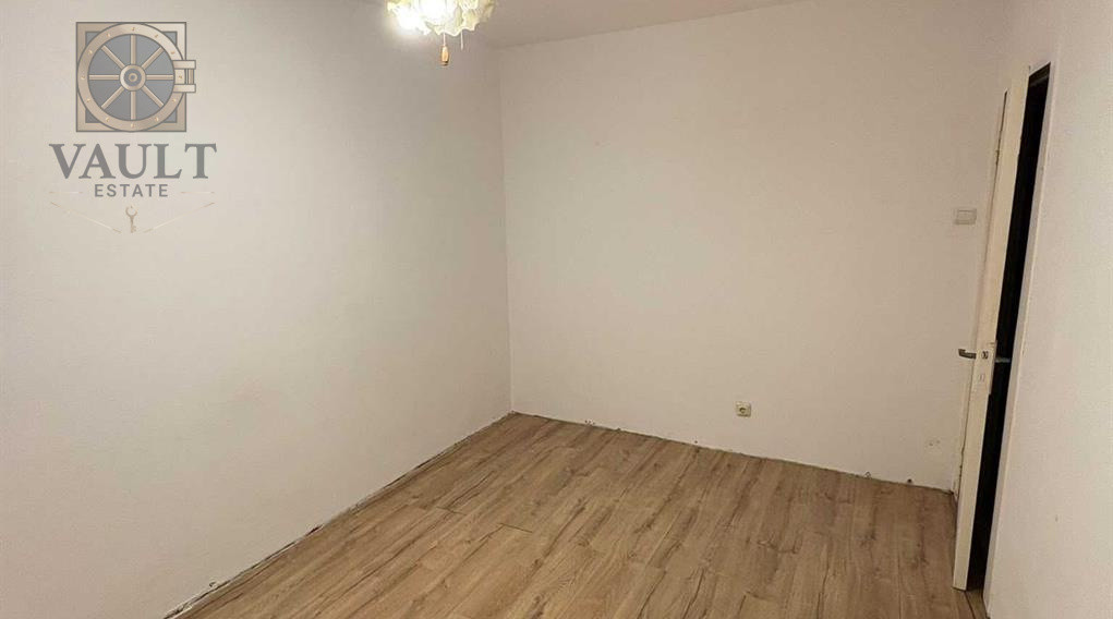 Garspniera-bloc anvelopat -etaj 4 - Pantelimon
