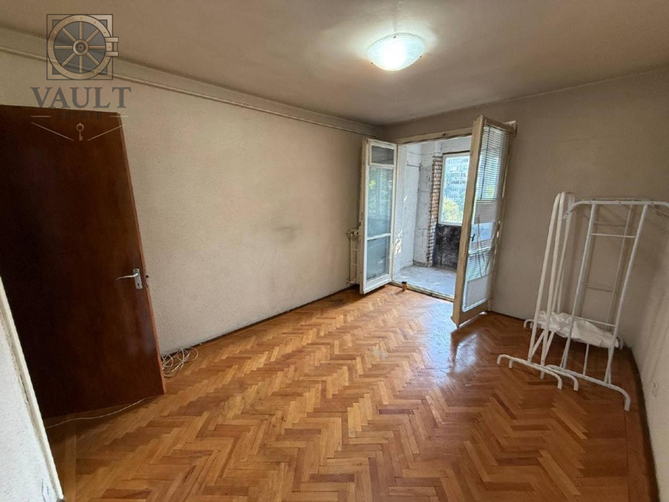 Apartament 4 camere -5 minute de mers  pana la metrou Costin Giorgian 