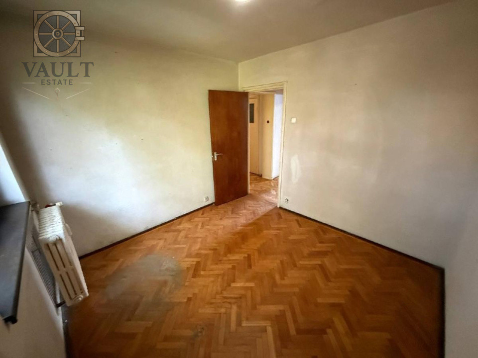 Apartament 4 camere -5 minute de mers  pana la metrou Costin Giorgian 