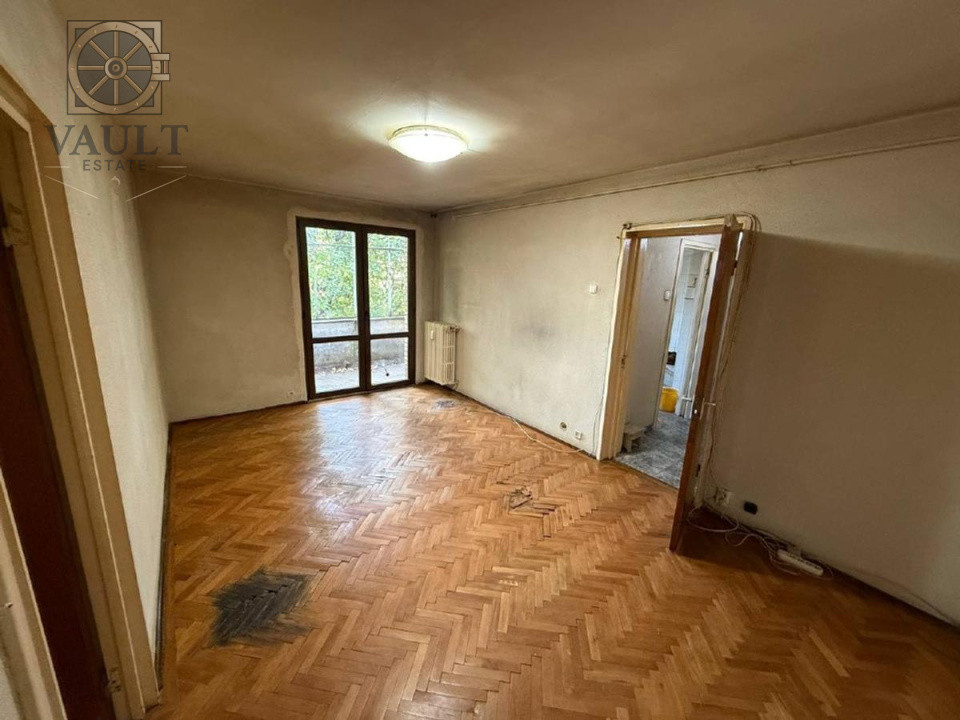 Apartament 4 camere -5 minute de mers  pana la metrou Costin Giorgian 