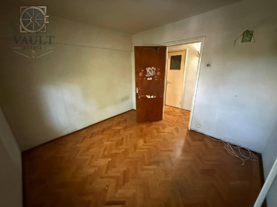 Apartament 4 camere -5 minute de mers  pana la metrou Costin Giorgian 