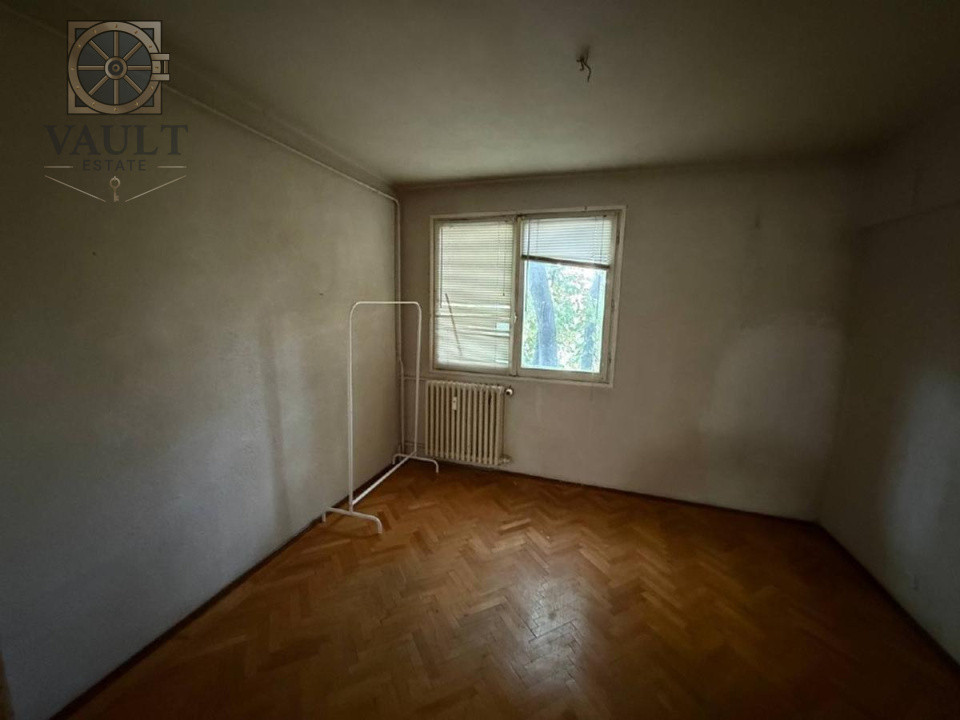 Apartament 4 camere -5 minute de mers  pana la metrou Costin Giorgian 