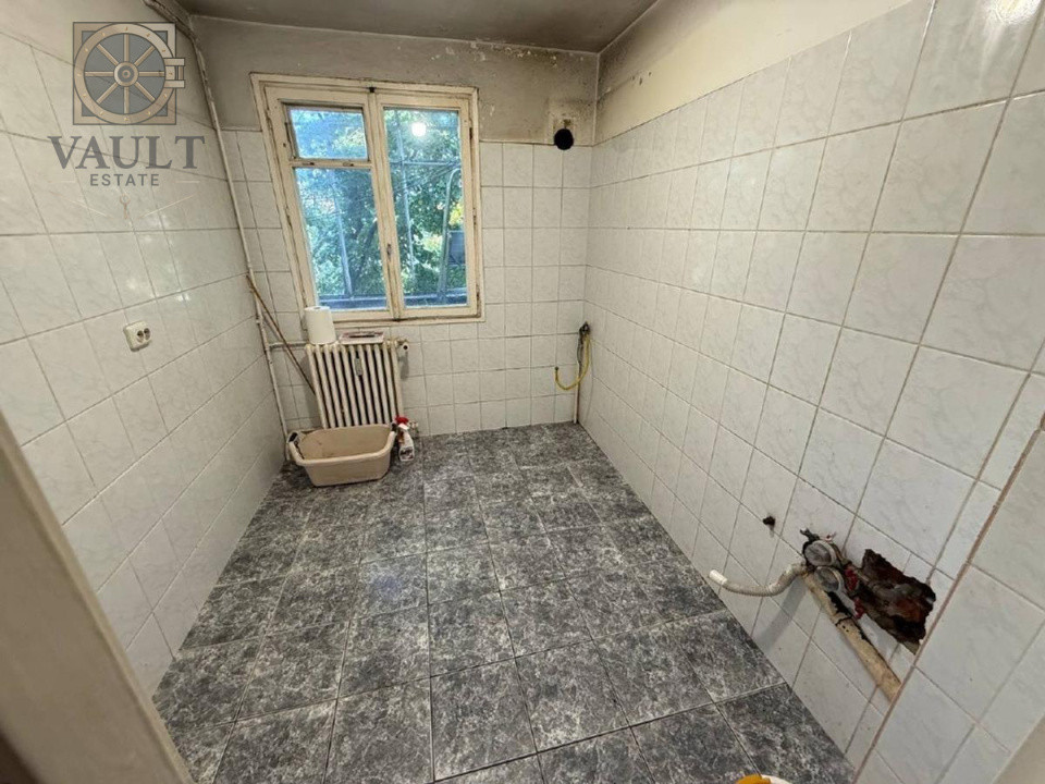 Apartament 4 camere -5 minute de mers  pana la metrou Costin Giorgian 
