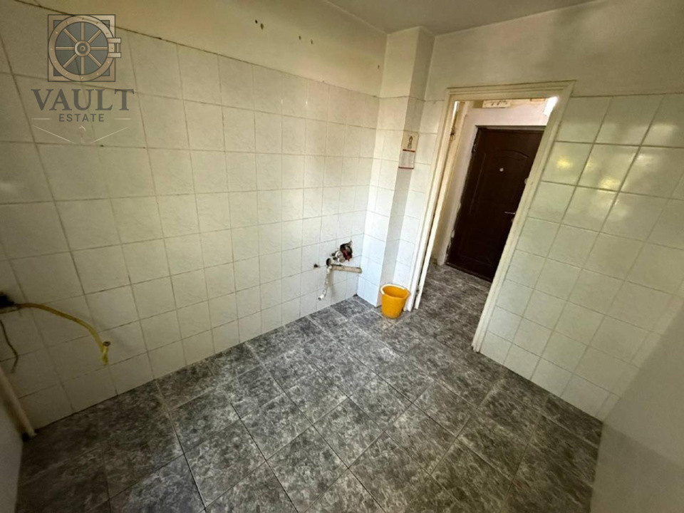 Apartament 4 camere -5 minute de mers  pana la metrou Costin Giorgian 