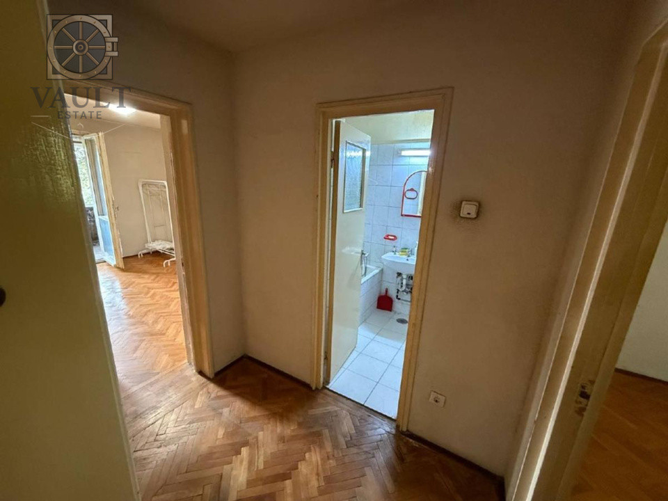 Apartament 4 camere -5 minute de mers  pana la metrou Costin Giorgian 