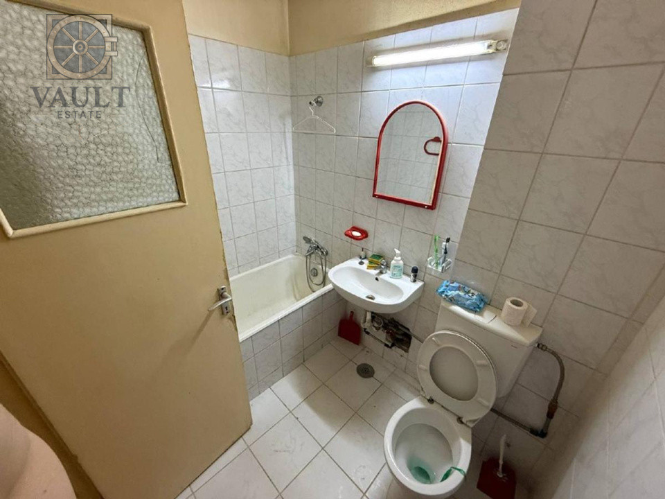 Apartament 4 camere -5 minute de mers  pana la metrou Costin Giorgian 