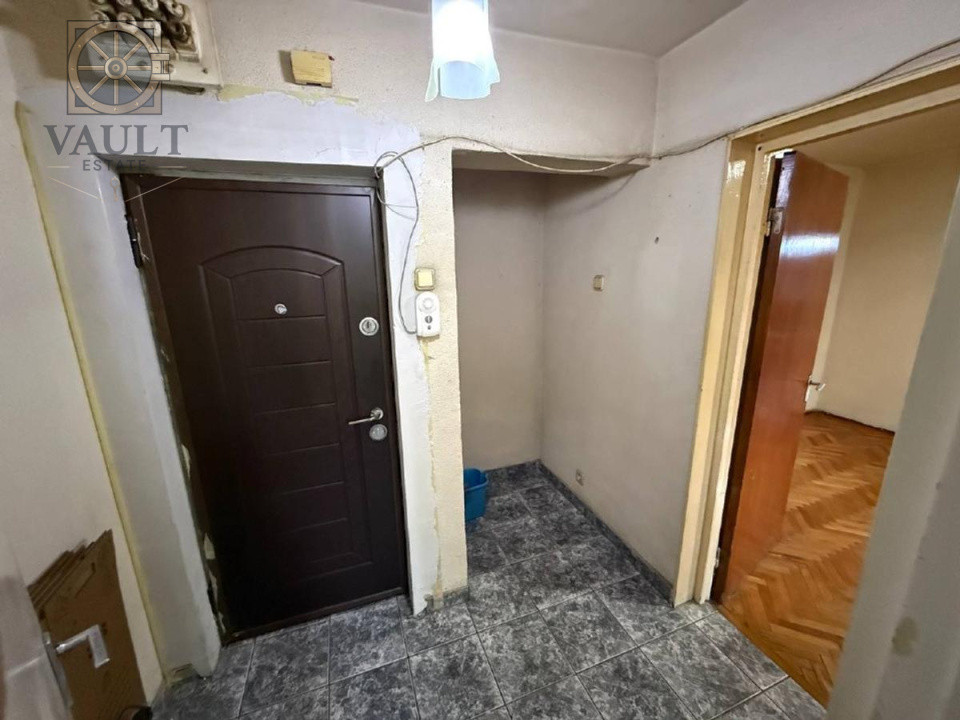 Apartament 4 camere -5 minute de mers  pana la metrou Costin Giorgian 