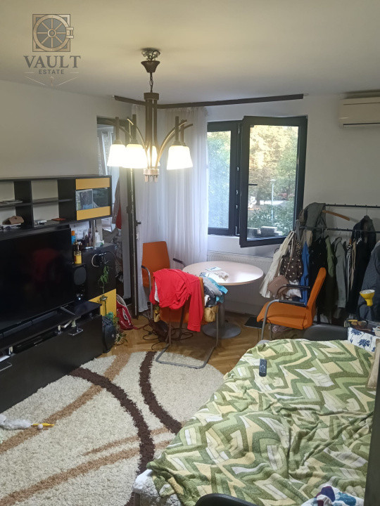 Apartament 3 camere -12 minute de mers  pana la metrou Costin Giorgian