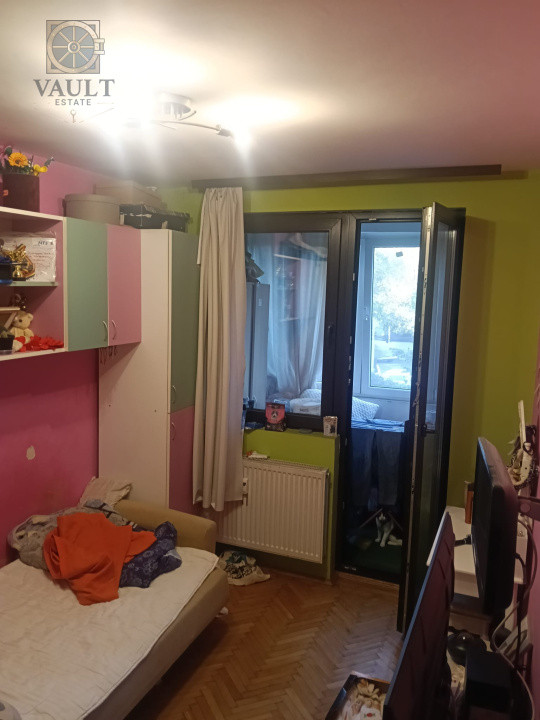 Apartament 3 camere -12 minute de mers  pana la metrou Costin Giorgian