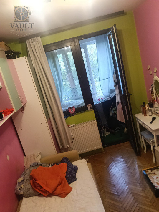 Apartament 3 camere -12 minute de mers  pana la metrou Costin Giorgian
