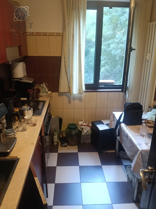 Apartament 3 camere -12 minute de mers  pana la metrou Costin Giorgian