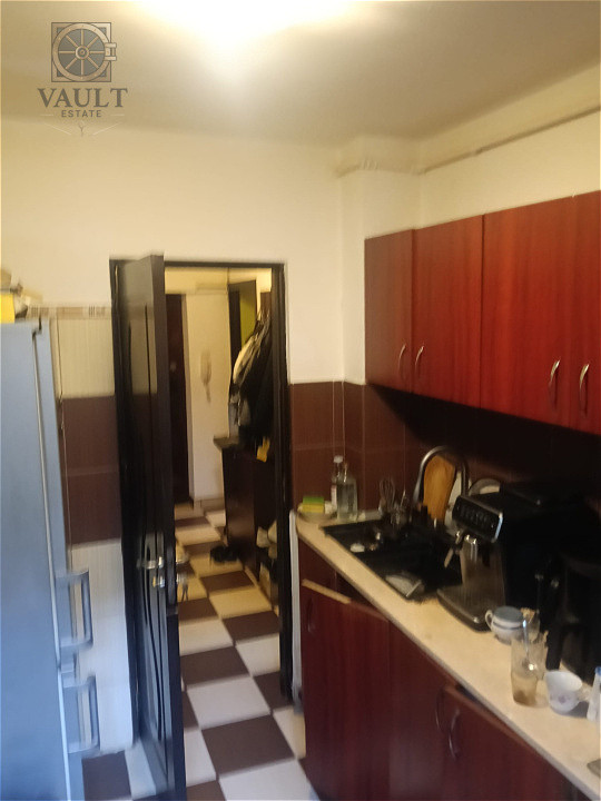 Apartament 3 camere -12 minute de mers  pana la metrou Costin Giorgian