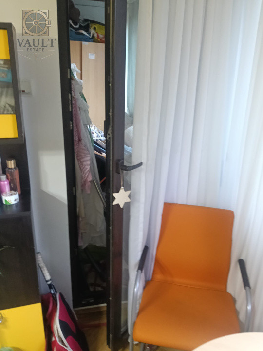 Apartament 3 camere -12 minute de mers  pana la metrou Costin Giorgian
