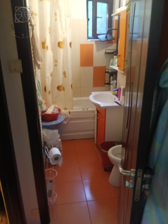 Apartament 3 camere -12 minute de mers  pana la metrou Costin Giorgian