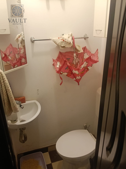 Apartament 3 camere -12 minute de mers  pana la metrou Costin Giorgian