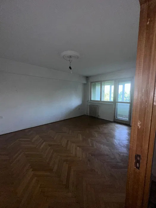 Apartament 3 camere decomandat - MegaMall